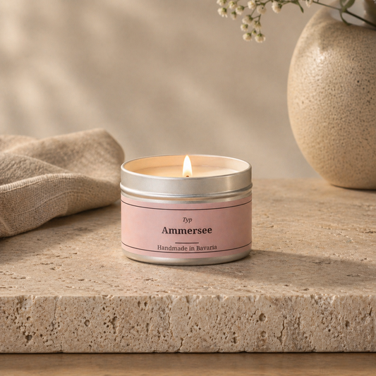 Typ Ammersee Duftkerze 80g Dose - Veilchen & Pfingstrosen BavarianRelax