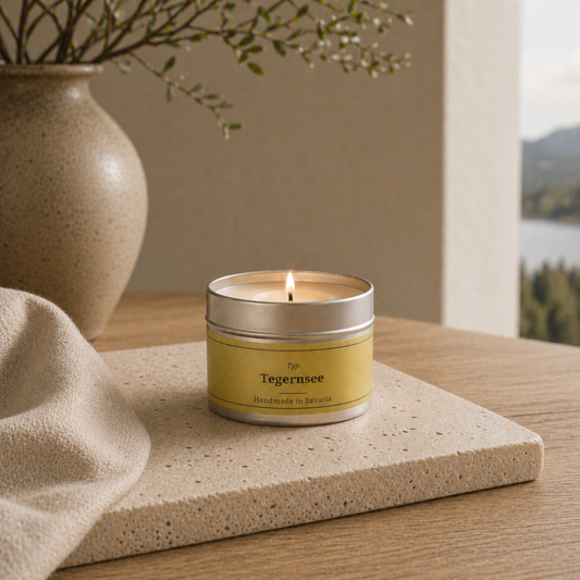 Typ Tegernsee Duftkerze 80g Dose - Heu & Lindenblüten BavarianRelax