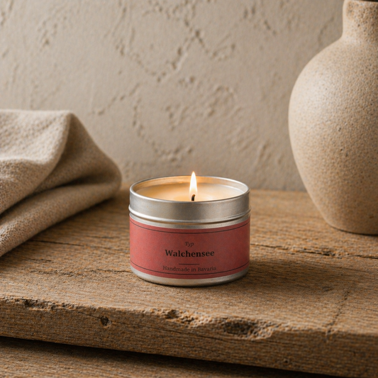 Typ Walchensee Duftkerze 80g Dose - rauchige Esche & Holunderbeeren BavarianRelax